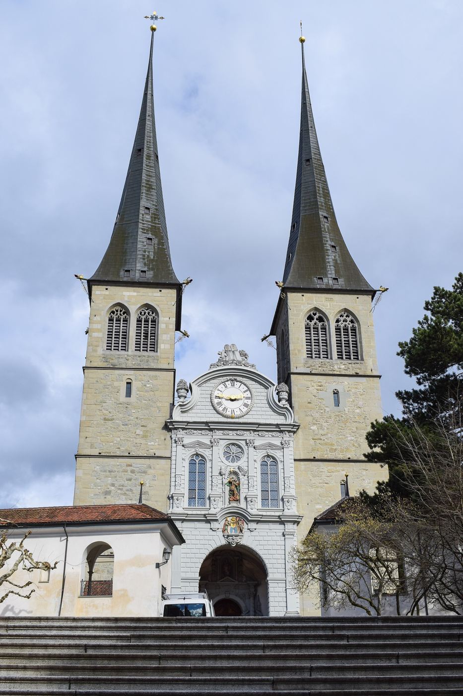 Hofkirche St. Leodegar